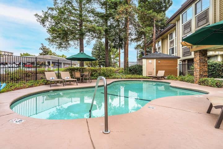 Pool 31 of 40