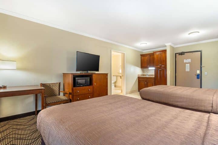 Room 10 of 40