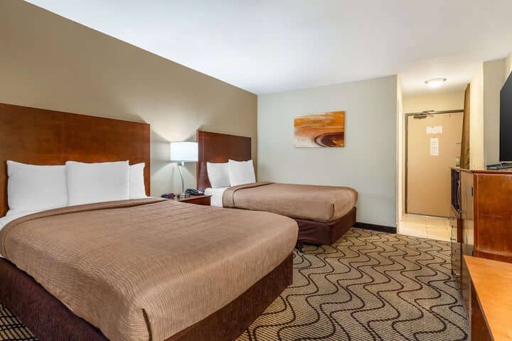 Room 16 of 40